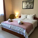 Dimitrovi - Peaceful Near With Garden, Sarafovo