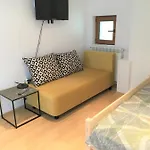 Dimitrovi - Peaceful Near With Garden, Sarafovo
