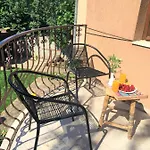 Dimitrovi - Peaceful Near With Garden, Sarafovo Πανσιόν