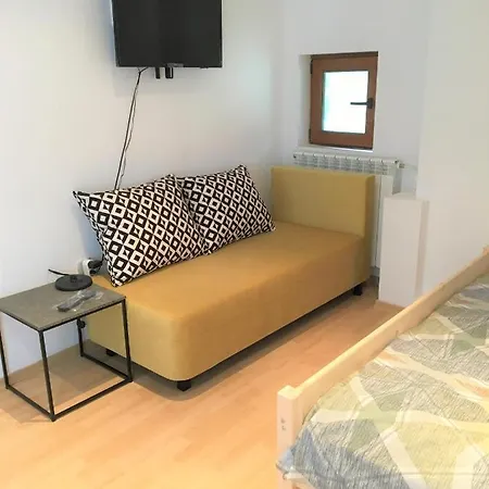Dimitrovi - Peaceful Near With Garden, Sarafovo