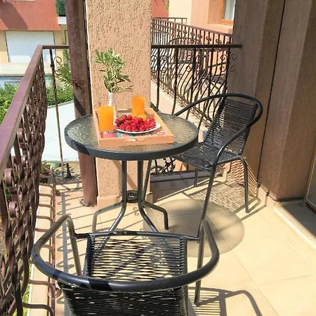 Dimitrovi - Peaceful Near With Garden, Sarafovo Guest house 4*