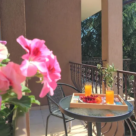 Dimitrovi - Peaceful Near With Garden, Sarafovo Guest house