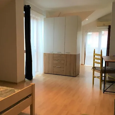 Dimitrovi - Peaceful Near With Garden, Sarafovo 4* Burgas