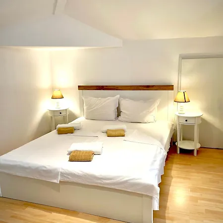 Dimitrovi - Peaceful Near With Garden, Sarafovo Gasthuis