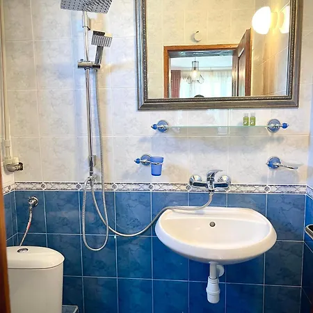Dimitrovi - Peaceful Near With Garden, Sarafovo Gasthuis